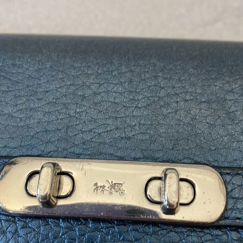 VTG COACH Blue Metallic Leather Turn Key Clutch